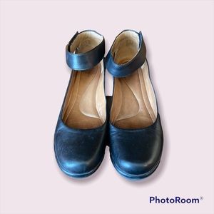 🖤CLARKS Artisan Collection Wedges with Ankle Straps